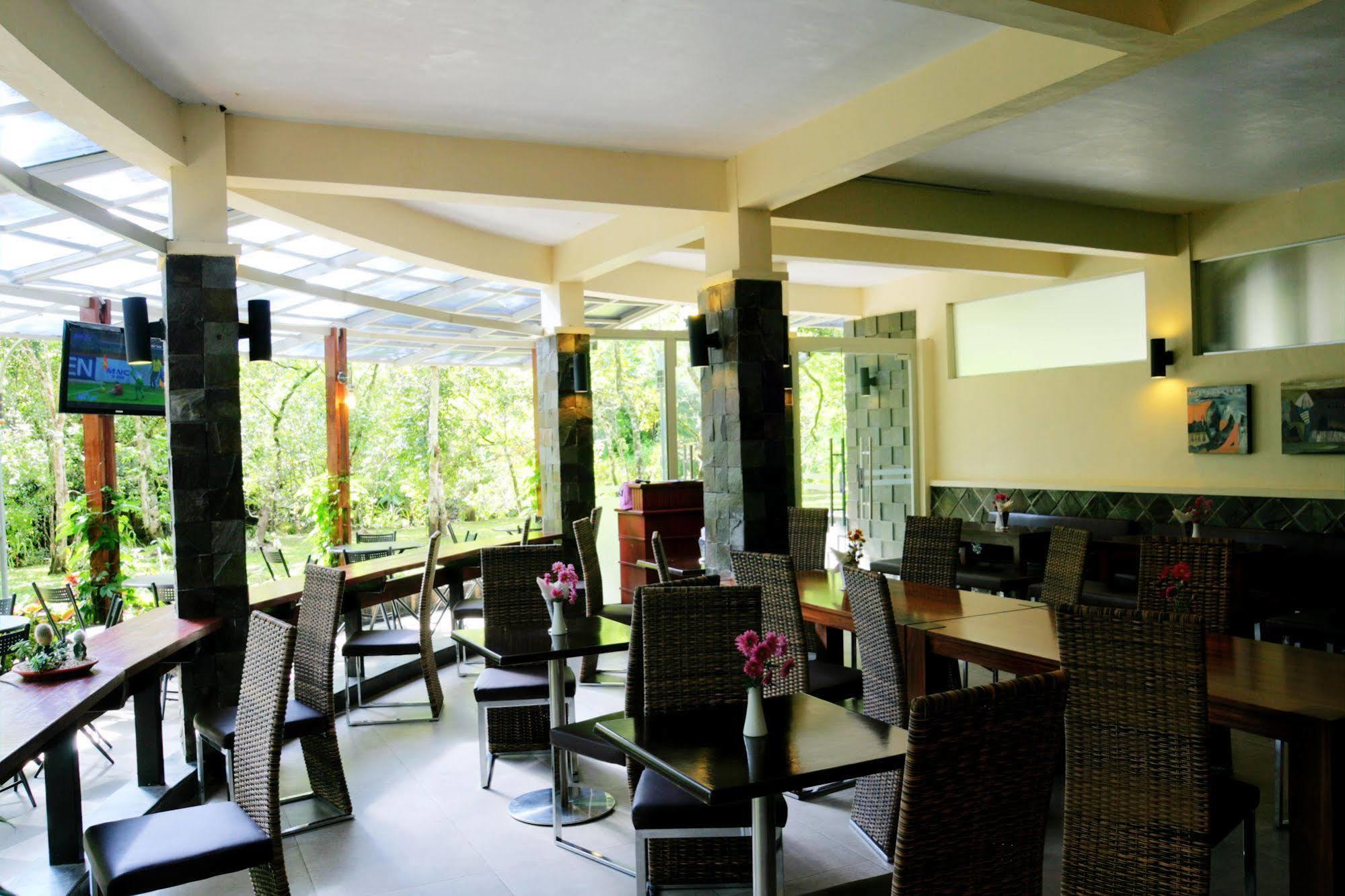 Taman Simalem Resort Tongging Экстерьер фото