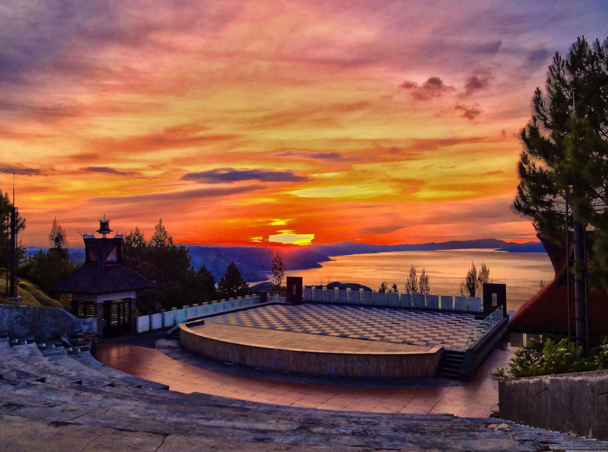 Taman Simalem Resort Tongging Экстерьер фото