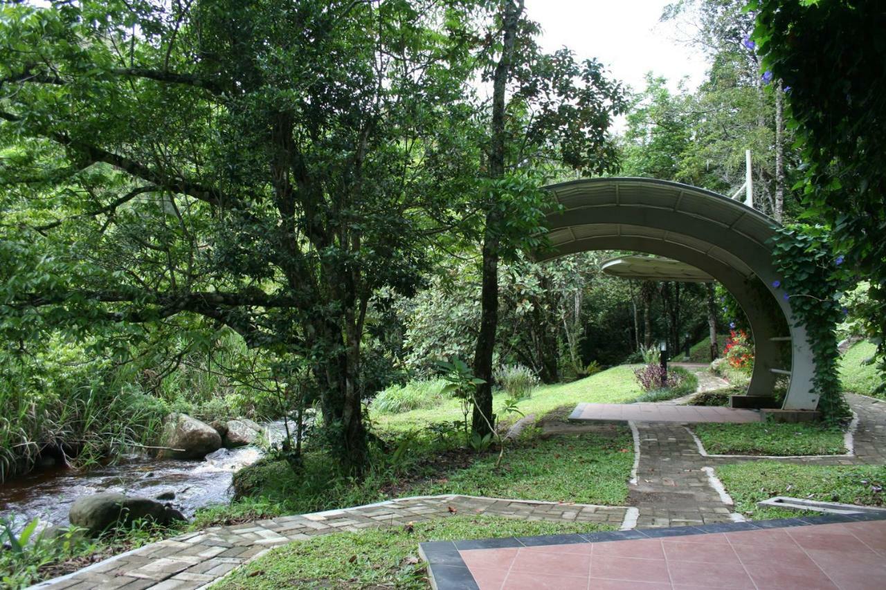 Taman Simalem Resort Tongging Экстерьер фото